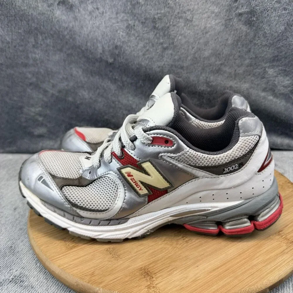 New Balance 2002R Shoes Mens Size 9 Gray Red Running Athletic Sneakers M2002RLB